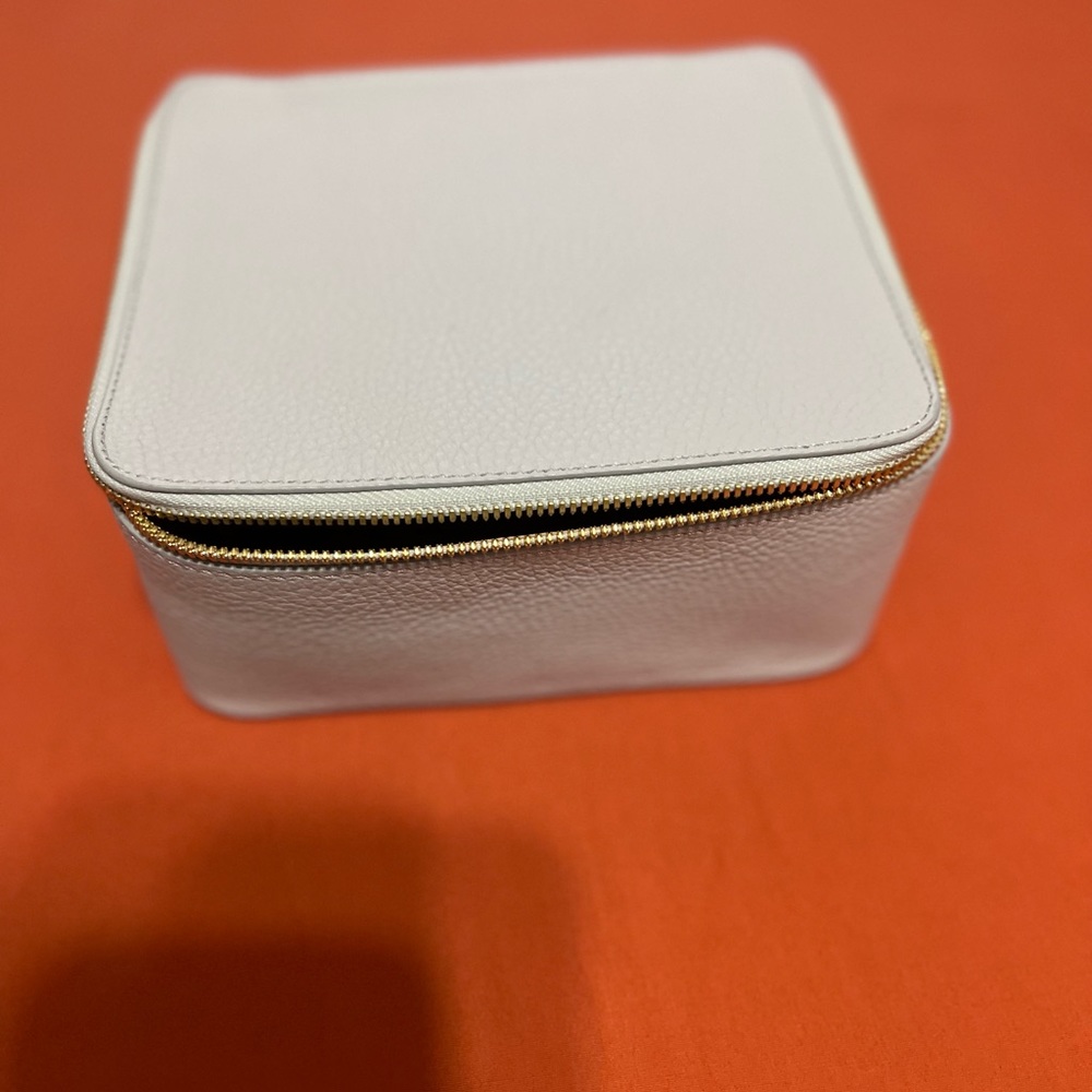 Cuyana jewelry  box